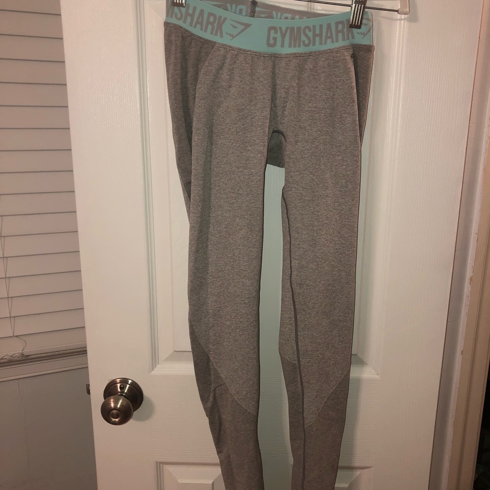 Gym shark leggings